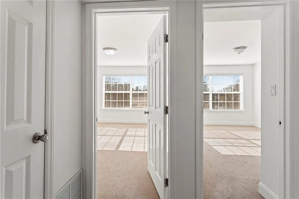 6980 Roswell Road Unit C3, Sandy Springs, Georgia 30328, 2 Bedrooms Bedrooms, ,2 BathroomsBathrooms,Residential,Sold,6980 Roswell Road Unit C3,6980268