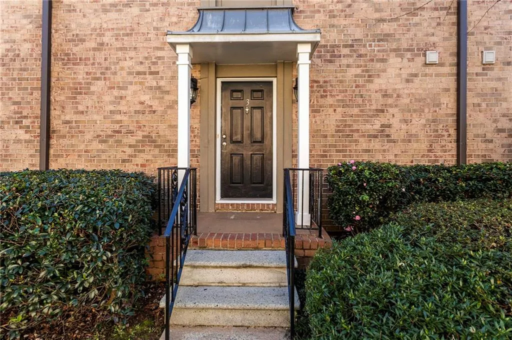 6980 Roswell Road Unit C3, Sandy Springs, Georgia 30328, 2 Bedrooms Bedrooms, ,2 BathroomsBathrooms,Residential,Sold,6980 Roswell Road Unit C3,6980268
