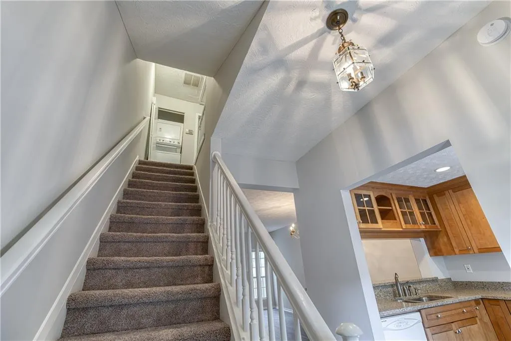 206 Wedgewood Way, Sandy Springs, Georgia 30350, 2 Bedrooms Bedrooms, ,2 BathroomsBathrooms,Residential,Sold,206 Wedgewood Way,6946621