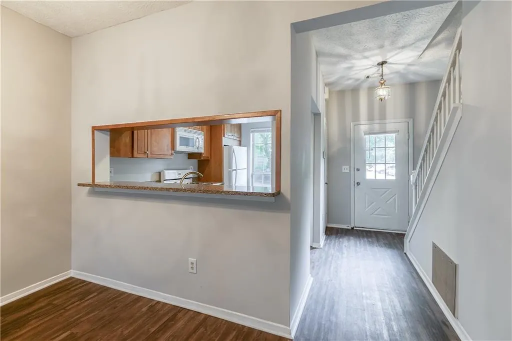 206 Wedgewood Way, Sandy Springs, Georgia 30350, 2 Bedrooms Bedrooms, ,2 BathroomsBathrooms,Residential,Sold,206 Wedgewood Way,6946621