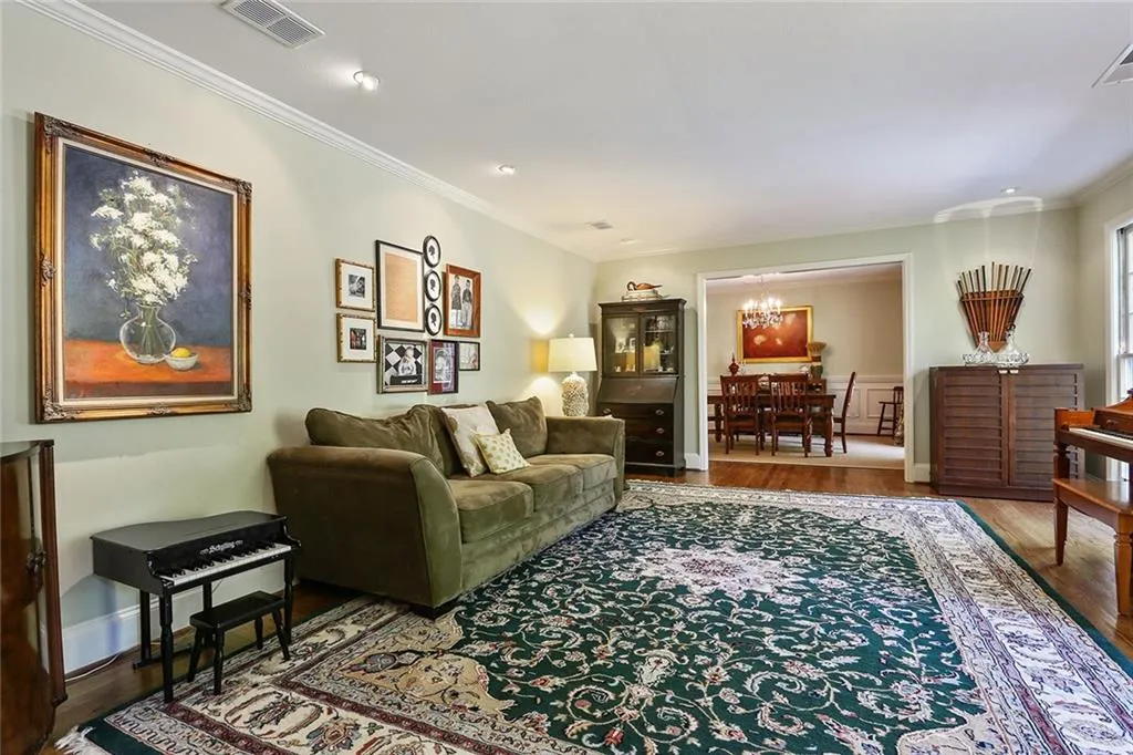 5265 Mount Vernon Parkway, Atlanta, Georgia 30327, 4 Bedrooms Bedrooms, ,4 BathroomsBathrooms,Residential,Sold,5265 Mount Vernon Parkway,5838252