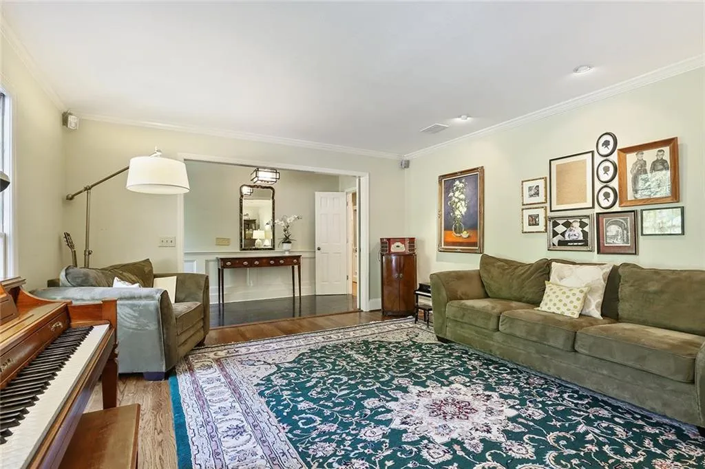 5265 Mount Vernon Parkway, Atlanta, Georgia 30327, 4 Bedrooms Bedrooms, ,4 BathroomsBathrooms,Residential,Sold,5265 Mount Vernon Parkway,5838252
