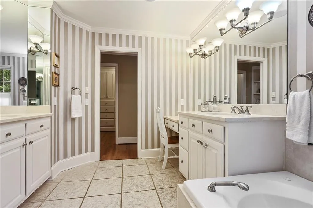 5265 Mount Vernon Parkway, Atlanta, Georgia 30327, 4 Bedrooms Bedrooms, ,4 BathroomsBathrooms,Residential,Sold,5265 Mount Vernon Parkway,5838252