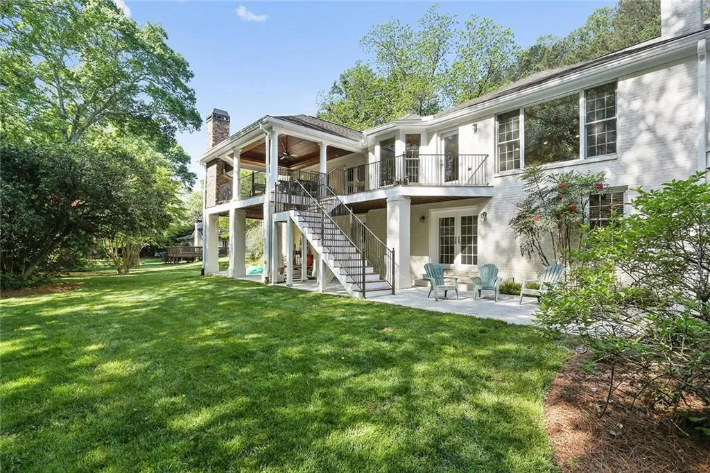 5265 Mount Vernon Parkway, Atlanta, Georgia 30327, 4 Bedrooms Bedrooms, ,4 BathroomsBathrooms,Residential,Sold,5265 Mount Vernon Parkway,5838252