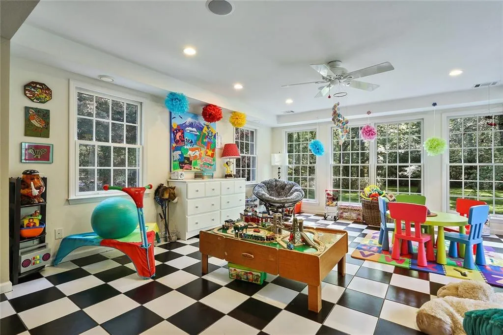5265 Mount Vernon Parkway, Atlanta, Georgia 30327, 4 Bedrooms Bedrooms, ,4 BathroomsBathrooms,Residential,Sold,5265 Mount Vernon Parkway,5838252