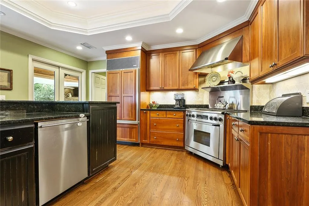 5265 Mount Vernon Parkway, Atlanta, Georgia 30327, 4 Bedrooms Bedrooms, ,4 BathroomsBathrooms,Residential,Sold,5265 Mount Vernon Parkway,5838252