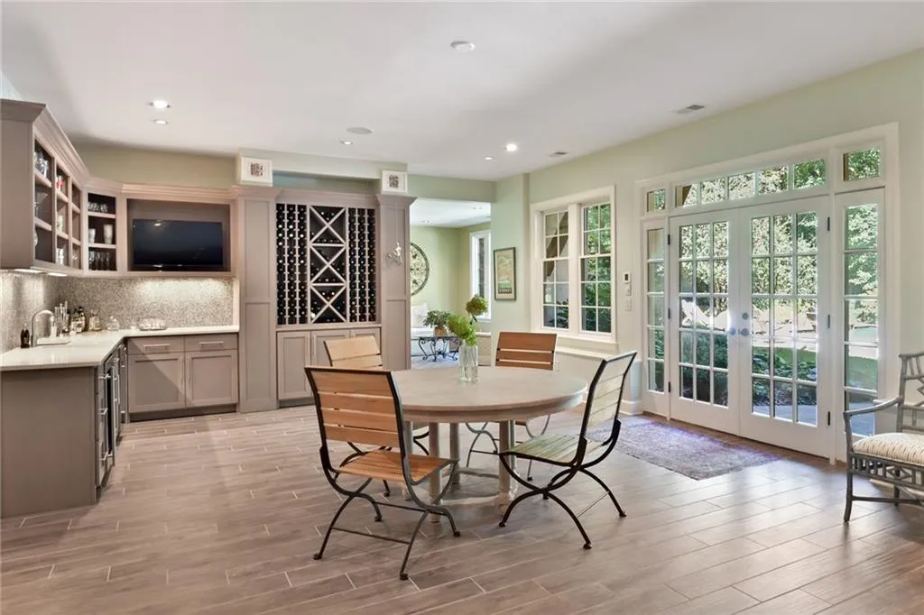 311 Londonberry Road, Sandy Springs, Georgia 30327, 6 Bedrooms Bedrooms, ,6 BathroomsBathrooms,Residential,Sold,311 Londonberry Road,6789999