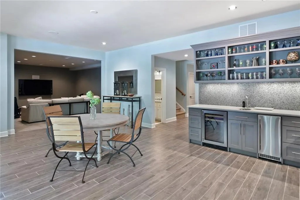 311 Londonberry Road, Sandy Springs, Georgia 30327, 6 Bedrooms Bedrooms, ,6 BathroomsBathrooms,Residential,Sold,311 Londonberry Road,6789999
