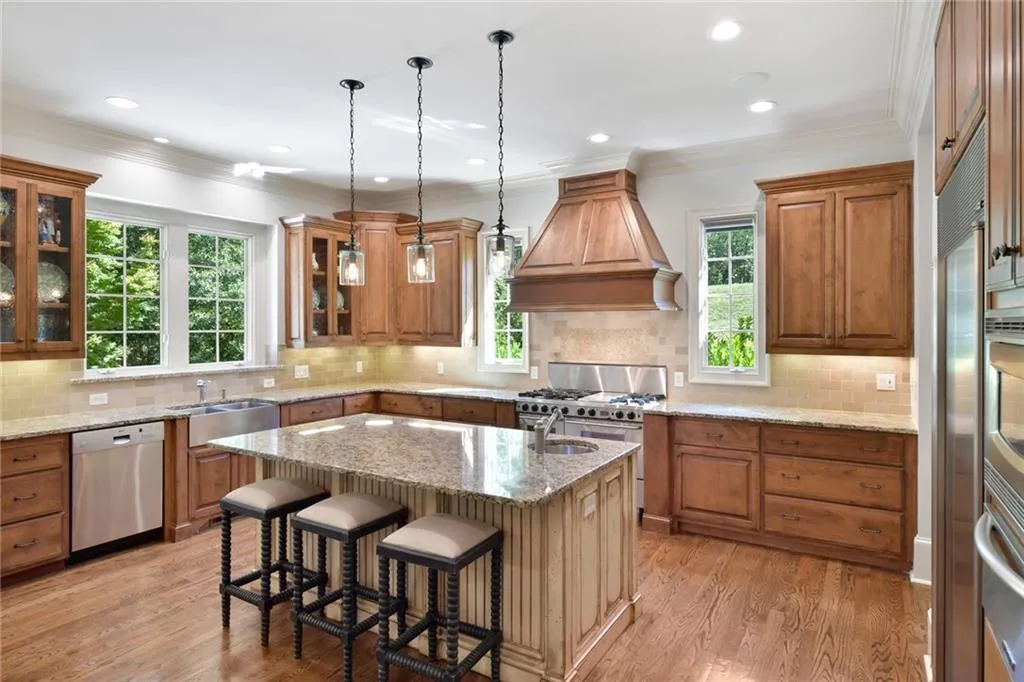 311 Londonberry Road, Sandy Springs, Georgia 30327, 6 Bedrooms Bedrooms, ,6 BathroomsBathrooms,Residential,Sold,311 Londonberry Road,6789999