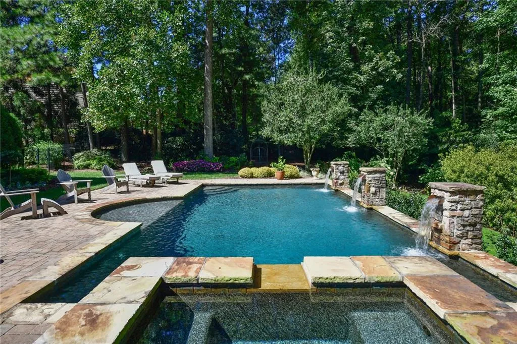 311 Londonberry Road, Sandy Springs, Georgia 30327, 6 Bedrooms Bedrooms, ,6 BathroomsBathrooms,Residential,Sold,311 Londonberry Road,6789999