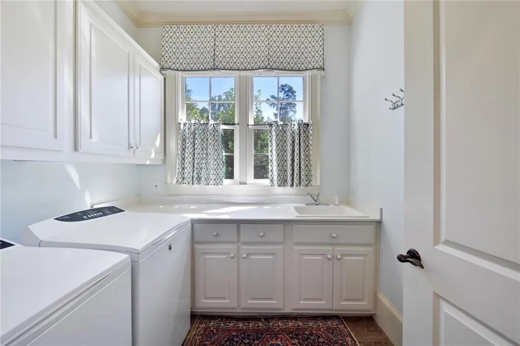 311 Londonberry Road, Sandy Springs, Georgia 30327, 6 Bedrooms Bedrooms, ,6 BathroomsBathrooms,Residential,Sold,311 Londonberry Road,6789999