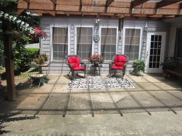 8995 Carroll Manor Drive, Sandy Springs, Georgia 30350, 3 Bedrooms Bedrooms, ,2 BathroomsBathrooms,Residential,Sold,8995 Carroll Manor Drive,5879556