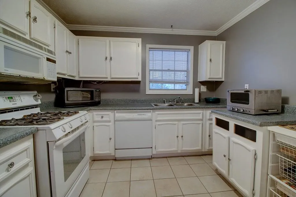 505 Vicksburg Place Unit 505, Sandy Springs, Georgia 30350, 3 Bedrooms Bedrooms, ,2 BathroomsBathrooms,Residential,Sold,505 Vicksburg Place Unit 505,5819625