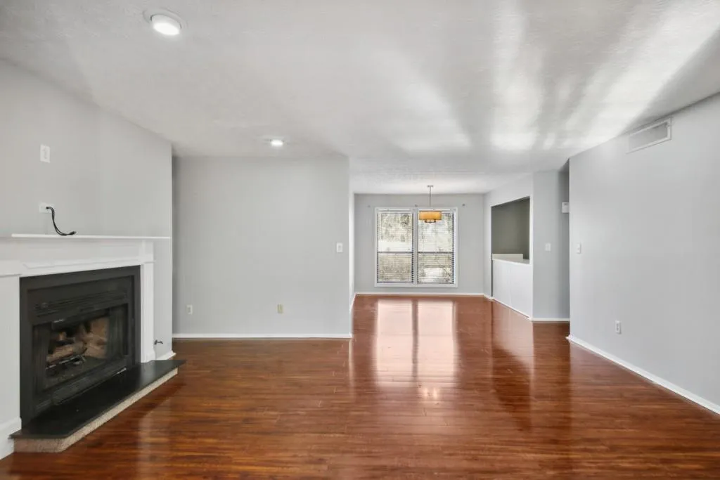 102 Woodcliff Drive Unit 102, Sandy Springs, Georgia 30350, 2 Bedrooms Bedrooms, ,2 BathroomsBathrooms,Residential,Sold,102 Woodcliff Drive Unit 102,7156837