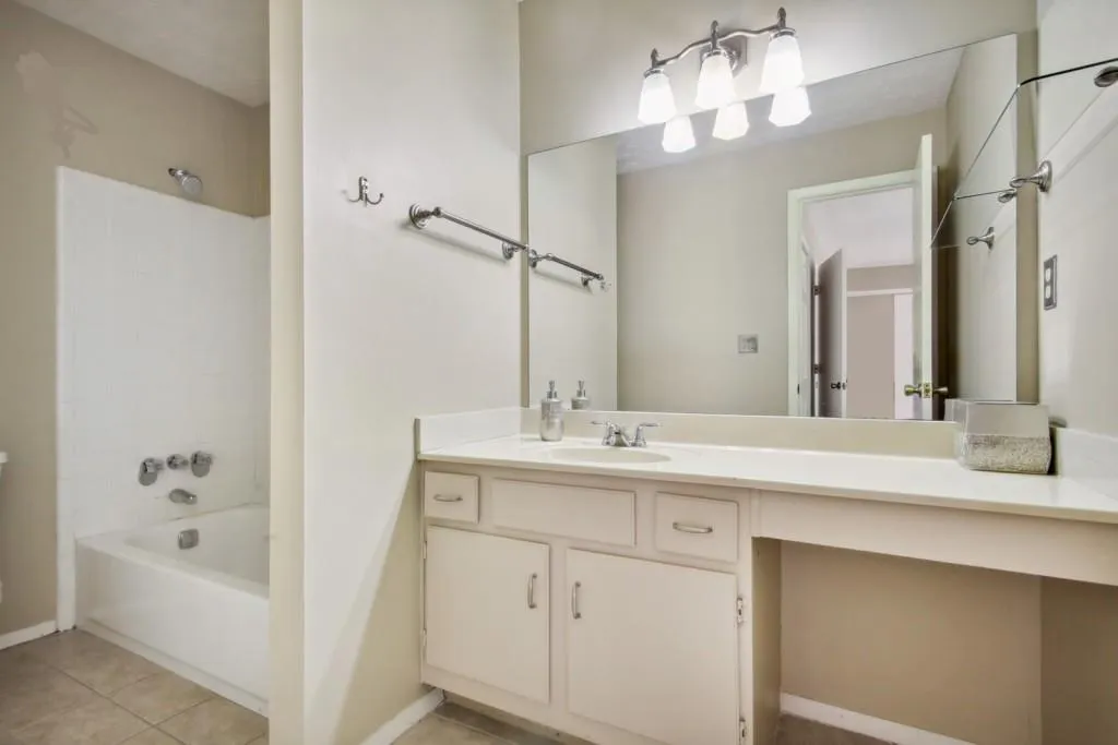 102 Woodcliff Drive Unit 102, Sandy Springs, Georgia 30350, 2 Bedrooms Bedrooms, ,2 BathroomsBathrooms,Residential,Sold,102 Woodcliff Drive Unit 102,7156837