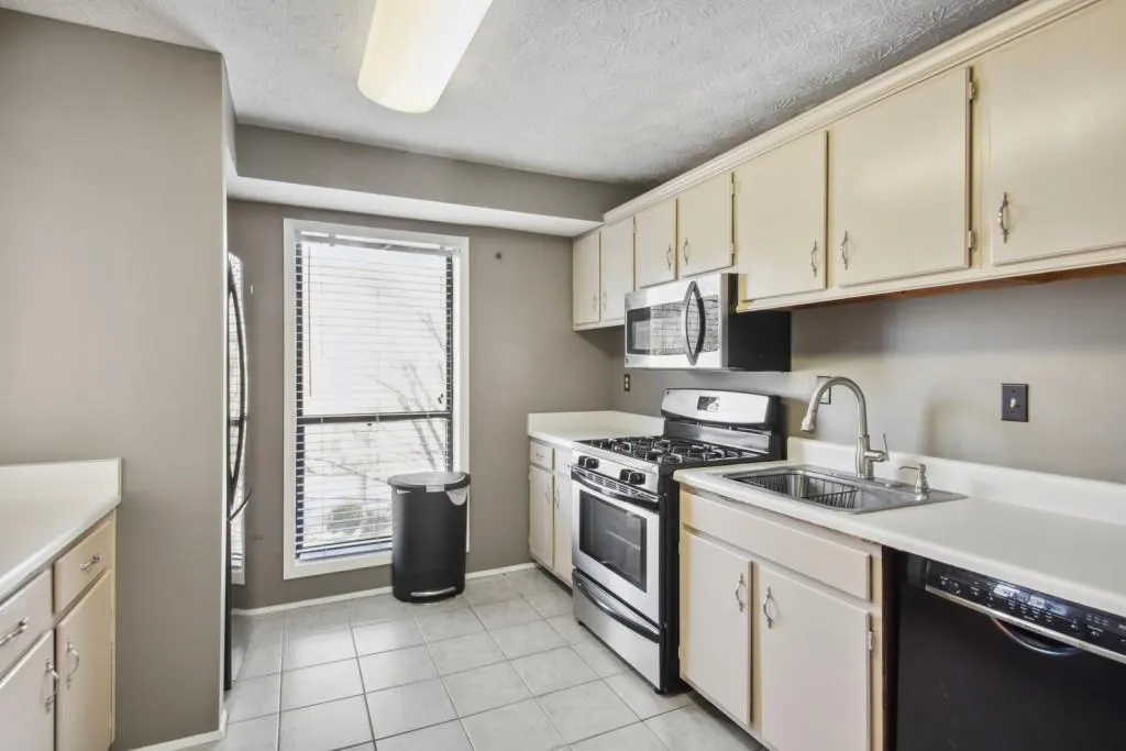 102 Woodcliff Drive Unit 102, Sandy Springs, Georgia 30350, 2 Bedrooms Bedrooms, ,2 BathroomsBathrooms,Residential,Sold,102 Woodcliff Drive Unit 102,7156837