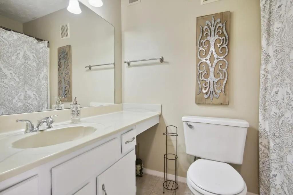 102 Woodcliff Drive Unit 102, Sandy Springs, Georgia 30350, 2 Bedrooms Bedrooms, ,2 BathroomsBathrooms,Residential,Sold,102 Woodcliff Drive Unit 102,7156837