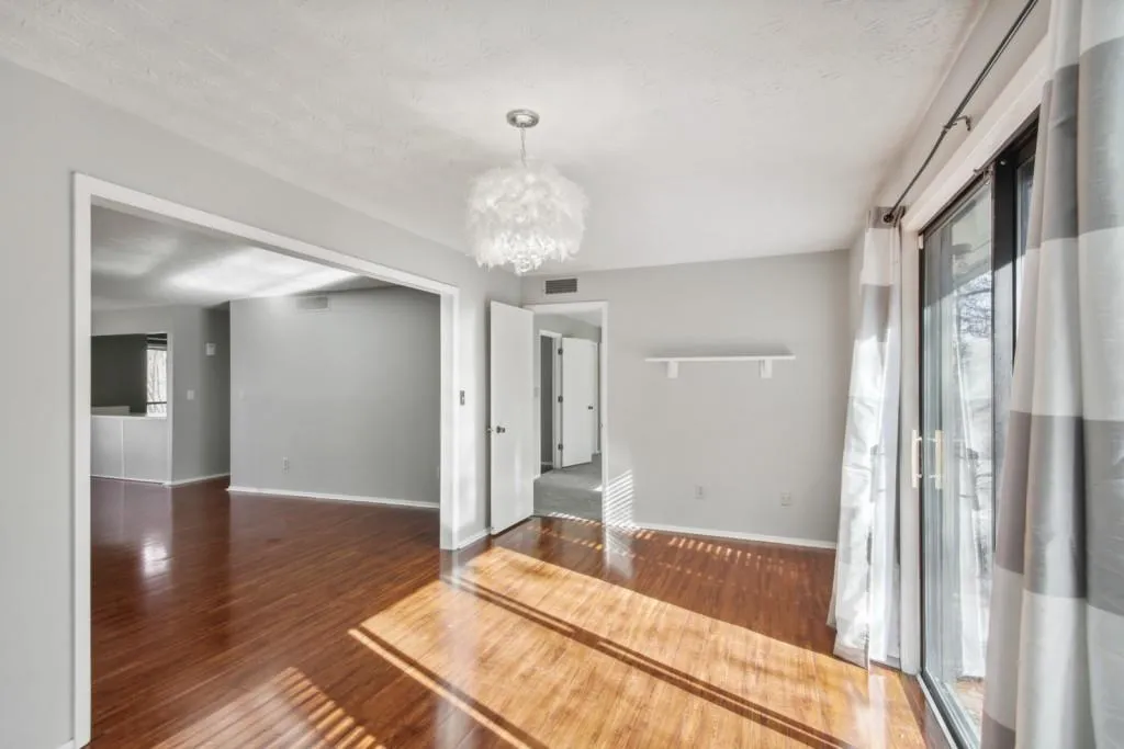 102 Woodcliff Drive Unit 102, Sandy Springs, Georgia 30350, 2 Bedrooms Bedrooms, ,2 BathroomsBathrooms,Residential,Sold,102 Woodcliff Drive Unit 102,7156837