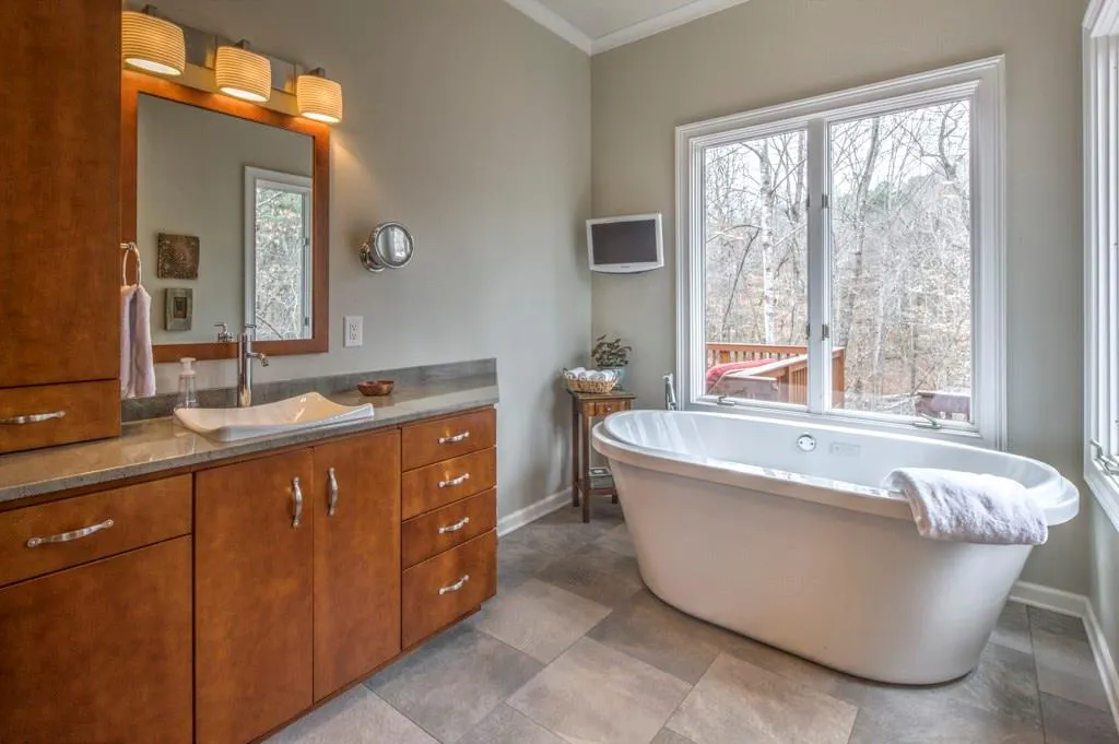 9 Wildwood Valley, Sandy Springs, Georgia 30350, 5 Bedrooms Bedrooms, ,4 BathroomsBathrooms,Residential,Sold,9 Wildwood Valley,5683271