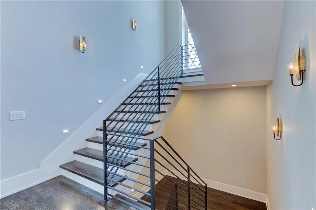 1 Skyridge Trail, Sandy Springs, Georgia 30350, 6 Bedrooms Bedrooms, ,6 BathroomsBathrooms,Residential,Sold,1 Skyridge Trail,6836531