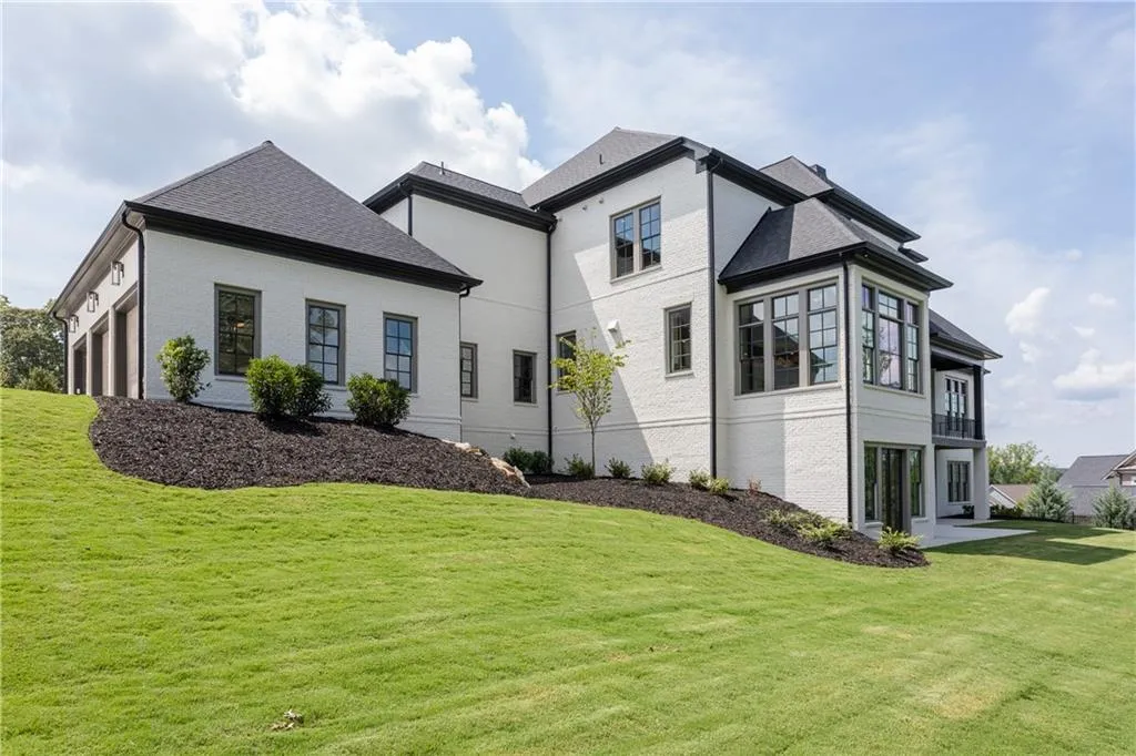 1 Skyridge Trail, Sandy Springs, Georgia 30350, 6 Bedrooms Bedrooms, ,6 BathroomsBathrooms,Residential,Sold,1 Skyridge Trail,6836531