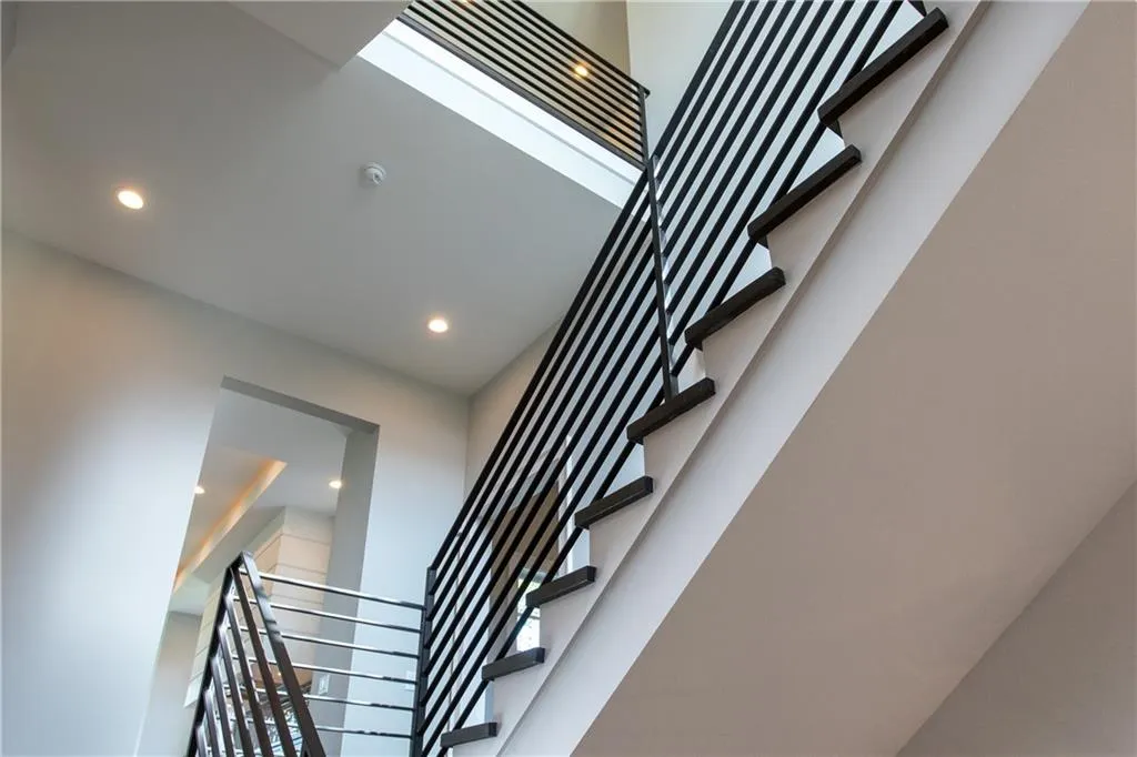 1 Skyridge Trail, Sandy Springs, Georgia 30350, 6 Bedrooms Bedrooms, ,6 BathroomsBathrooms,Residential,Sold,1 Skyridge Trail,6836531