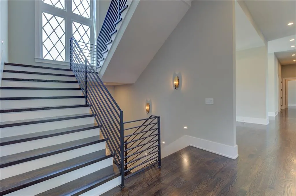 1 Skyridge Trail, Sandy Springs, Georgia 30350, 6 Bedrooms Bedrooms, ,6 BathroomsBathrooms,Residential,Sold,1 Skyridge Trail,6836531