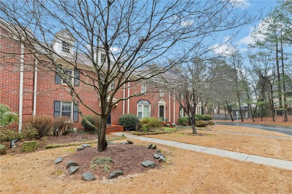 34 Huntington Place Drive, Sandy Springs, Georgia 30350, 3 Bedrooms Bedrooms, ,2 BathroomsBathrooms,Residential,Sold,34 Huntington Place Drive,7170617