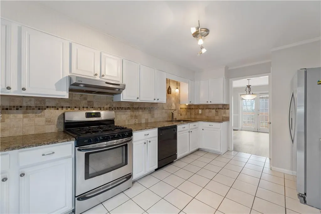 34 Huntington Place Drive, Sandy Springs, Georgia 30350, 3 Bedrooms Bedrooms, ,2 BathroomsBathrooms,Residential,Sold,34 Huntington Place Drive,7170617