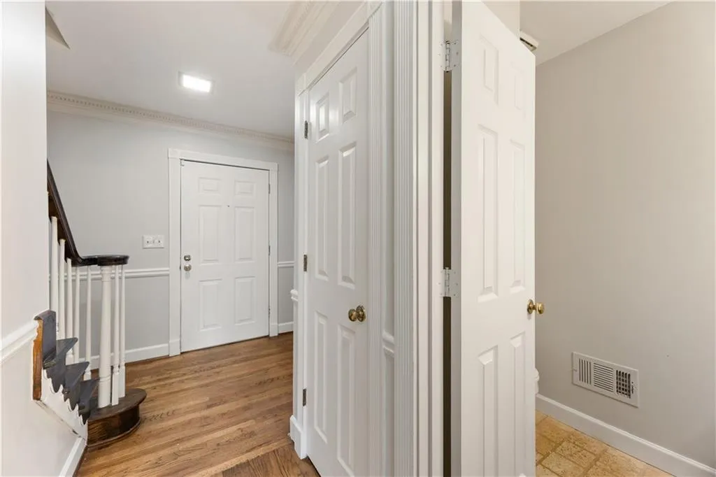 34 Huntington Place Drive, Sandy Springs, Georgia 30350, 3 Bedrooms Bedrooms, ,2 BathroomsBathrooms,Residential,Sold,34 Huntington Place Drive,7170617