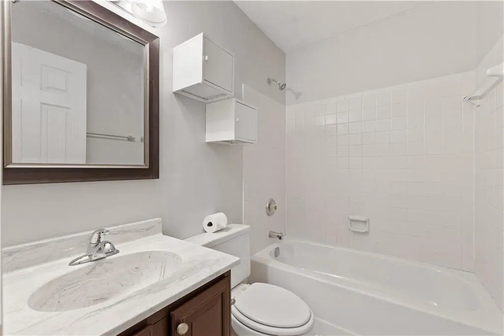 34 Huntington Place Drive, Sandy Springs, Georgia 30350, 3 Bedrooms Bedrooms, ,2 BathroomsBathrooms,Residential,Sold,34 Huntington Place Drive,7170617