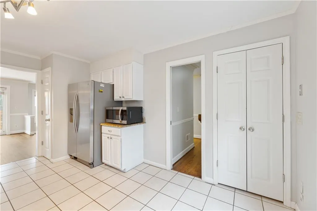 34 Huntington Place Drive, Sandy Springs, Georgia 30350, 3 Bedrooms Bedrooms, ,2 BathroomsBathrooms,Residential,Sold,34 Huntington Place Drive,7170617