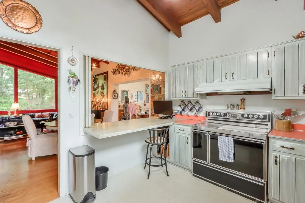 6287 Vernon Woods Drive, Sandy Springs, Georgia 30328, 3 Bedrooms Bedrooms, ,3 BathroomsBathrooms,Residential,Sold,6287 Vernon Woods Drive,7218755