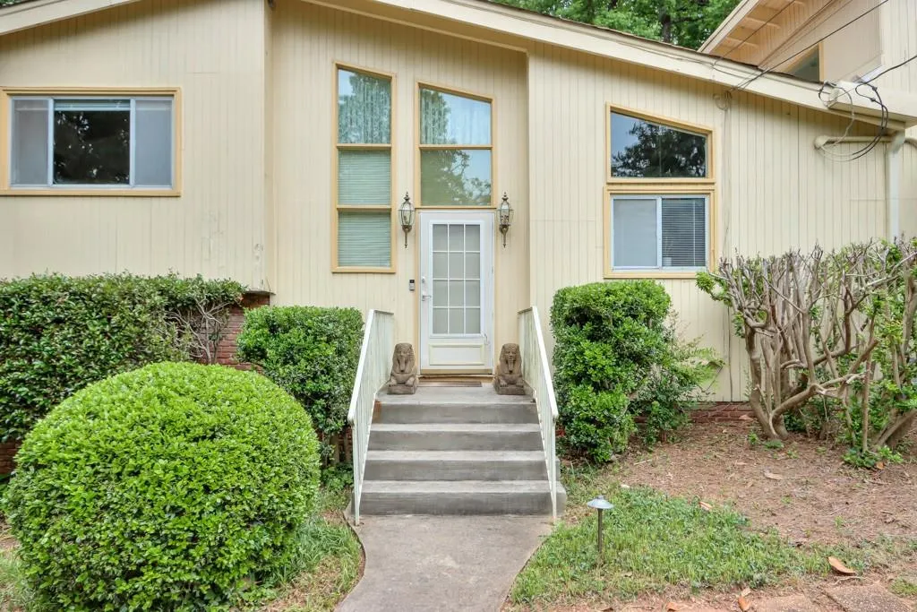 6287 Vernon Woods Drive, Sandy Springs, Georgia 30328, 3 Bedrooms Bedrooms, ,3 BathroomsBathrooms,Residential,Sold,6287 Vernon Woods Drive,7218755