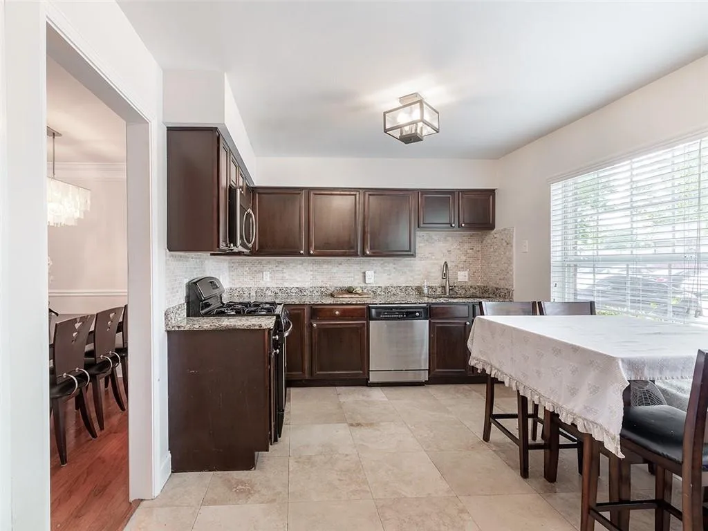 6980 Roswell Road Unit H4, Atlanta, Georgia 30328, 3 Bedrooms Bedrooms, ,2 BathroomsBathrooms,Residential,Sold,6980 Roswell Road Unit H4,6876706