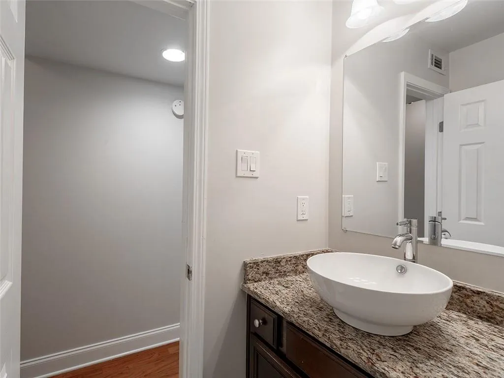 6980 Roswell Road Unit H4, Atlanta, Georgia 30328, 3 Bedrooms Bedrooms, ,2 BathroomsBathrooms,Residential,Sold,6980 Roswell Road Unit H4,6876706