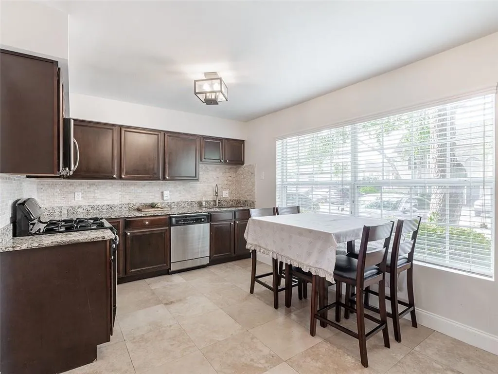 6980 Roswell Road Unit H4, Atlanta, Georgia 30328, 3 Bedrooms Bedrooms, ,2 BathroomsBathrooms,Residential,Sold,6980 Roswell Road Unit H4,6876706