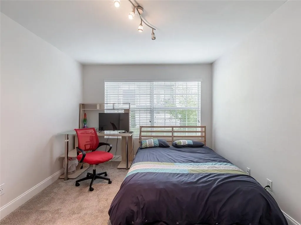 6980 Roswell Road Unit H4, Atlanta, Georgia 30328, 3 Bedrooms Bedrooms, ,2 BathroomsBathrooms,Residential,Sold,6980 Roswell Road Unit H4,6876706