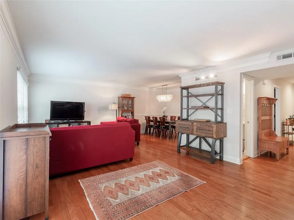 6980 Roswell Road Unit H4, Atlanta, Georgia 30328, 3 Bedrooms Bedrooms, ,2 BathroomsBathrooms,Residential,Sold,6980 Roswell Road Unit H4,6876706