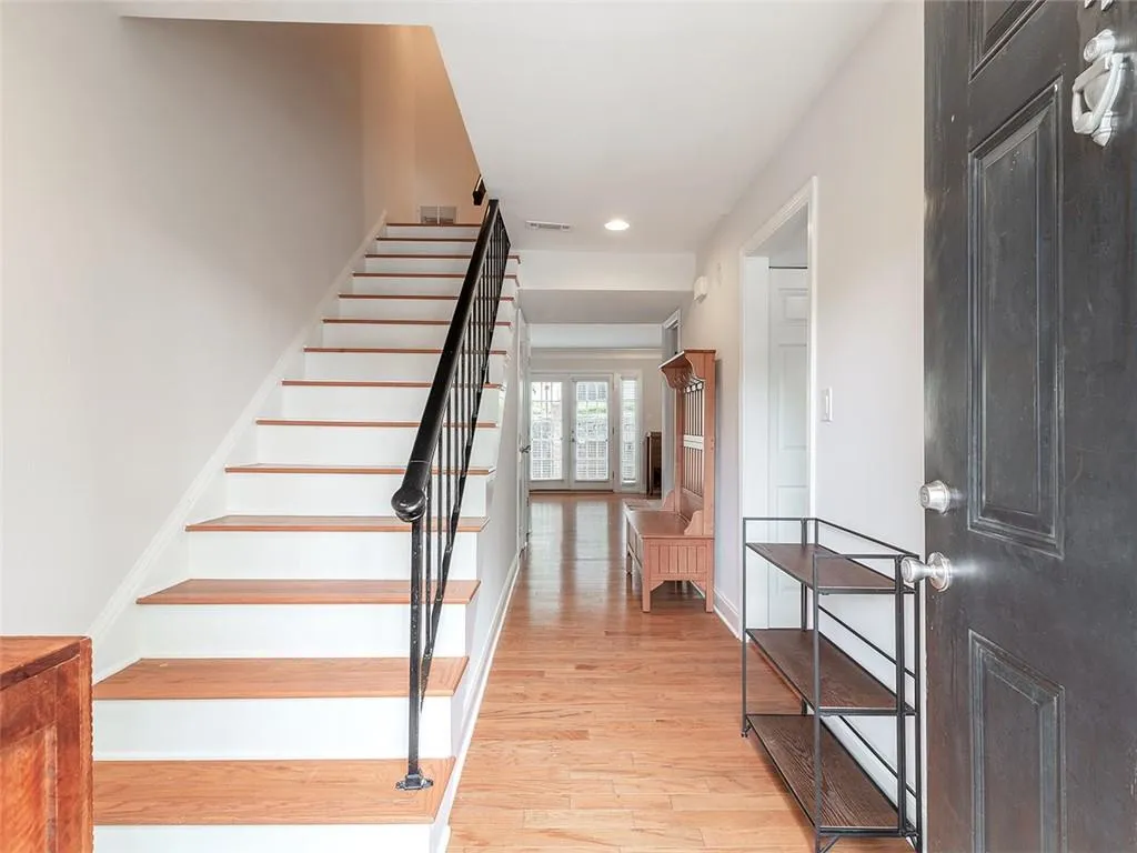 6980 Roswell Road Unit H4, Atlanta, Georgia 30328, 3 Bedrooms Bedrooms, ,2 BathroomsBathrooms,Residential,Sold,6980 Roswell Road Unit H4,6876706
