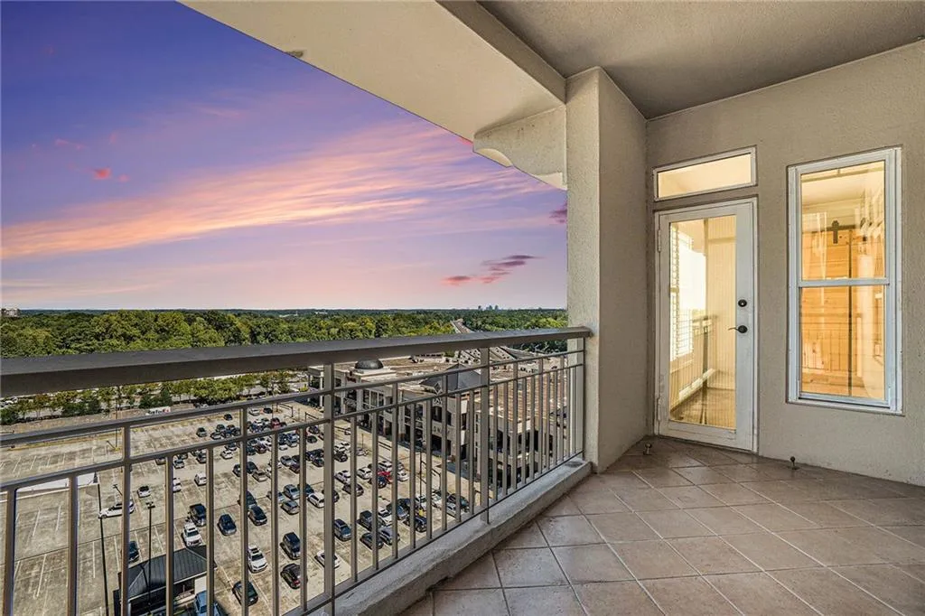 3334 Peachtree Road Ne Unit 908, Atlanta, Georgia 30326, 3 Bedrooms Bedrooms, ,2 BathroomsBathrooms,Residential,For Sale,3334 Peachtree Road Ne Unit 908,7629608