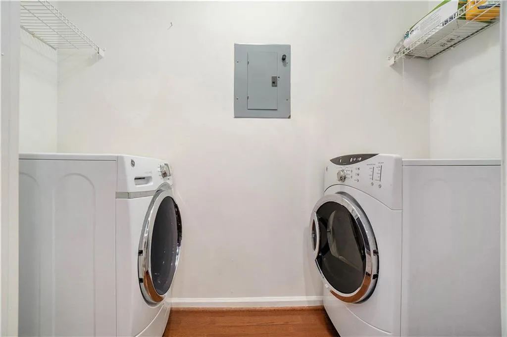 3334 Peachtree Road Ne Unit 908, Atlanta, Georgia 30326, 3 Bedrooms Bedrooms, ,2 BathroomsBathrooms,Residential,For Sale,3334 Peachtree Road Ne Unit 908,7629608