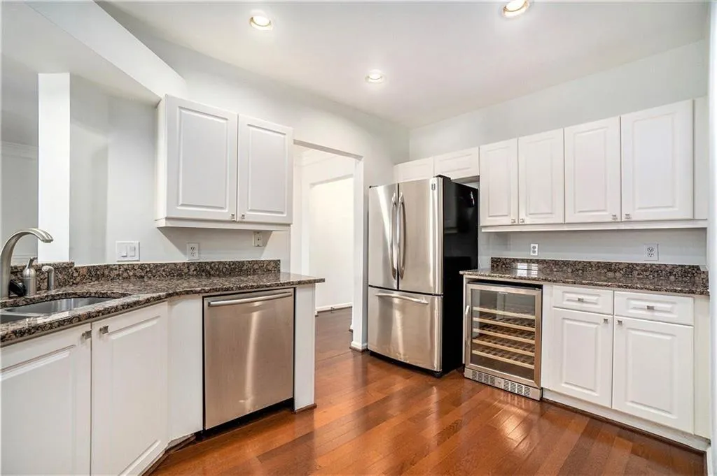 3334 Peachtree Road Ne Unit 908, Atlanta, Georgia 30326, 3 Bedrooms Bedrooms, ,2 BathroomsBathrooms,Residential,For Sale,3334 Peachtree Road Ne Unit 908,7629608
