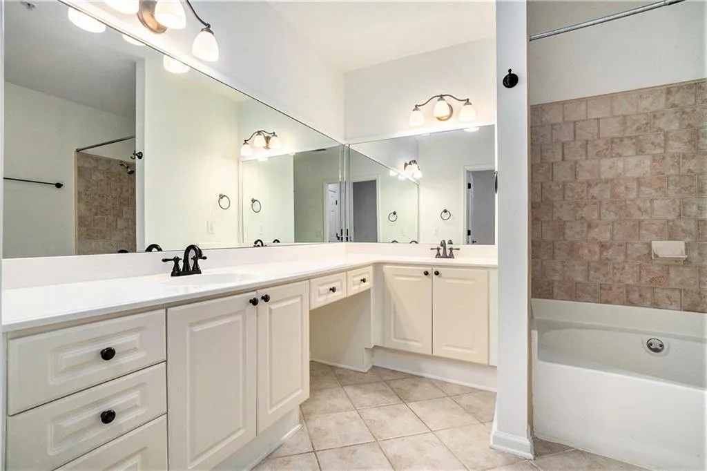 3334 Peachtree Road Ne Unit 908, Atlanta, Georgia 30326, 3 Bedrooms Bedrooms, ,2 BathroomsBathrooms,Residential,For Sale,3334 Peachtree Road Ne Unit 908,7629608