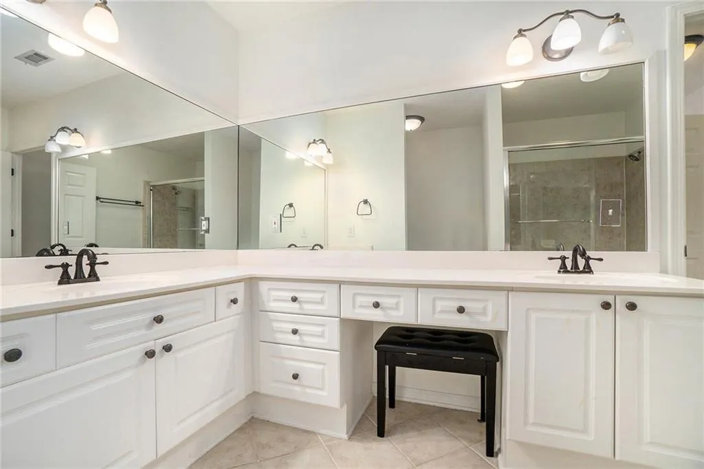 3334 Peachtree Road Ne Unit 908, Atlanta, Georgia 30326, 3 Bedrooms Bedrooms, ,2 BathroomsBathrooms,Residential,For Sale,3334 Peachtree Road Ne Unit 908,7629608