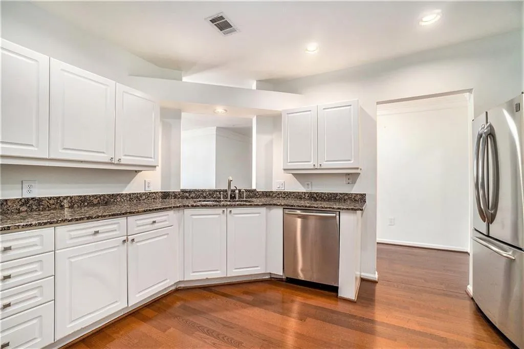 3334 Peachtree Road Ne Unit 908, Atlanta, Georgia 30326, 3 Bedrooms Bedrooms, ,2 BathroomsBathrooms,Residential,For Sale,3334 Peachtree Road Ne Unit 908,7629608