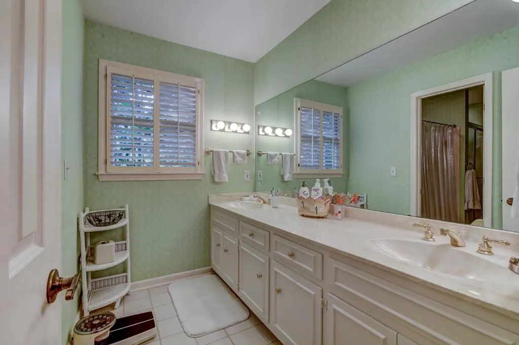 165 Marsh Glen Point, Atlanta, Georgia 30328, 4 Bedrooms Bedrooms, ,5 BathroomsBathrooms,Residential,Sold,165 Marsh Glen Point,5908926