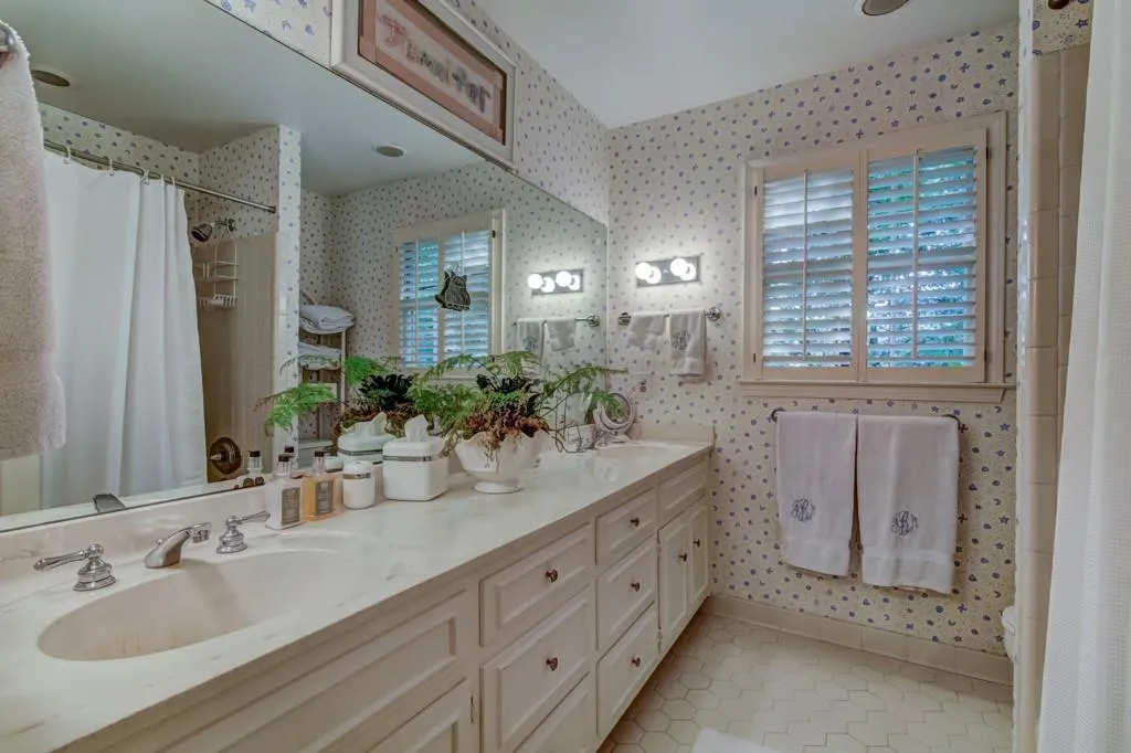 165 Marsh Glen Point, Atlanta, Georgia 30328, 4 Bedrooms Bedrooms, ,5 BathroomsBathrooms,Residential,Sold,165 Marsh Glen Point,5908926