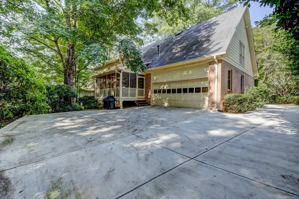 165 Marsh Glen Point, Atlanta, Georgia 30328, 4 Bedrooms Bedrooms, ,5 BathroomsBathrooms,Residential,Sold,165 Marsh Glen Point,5908926