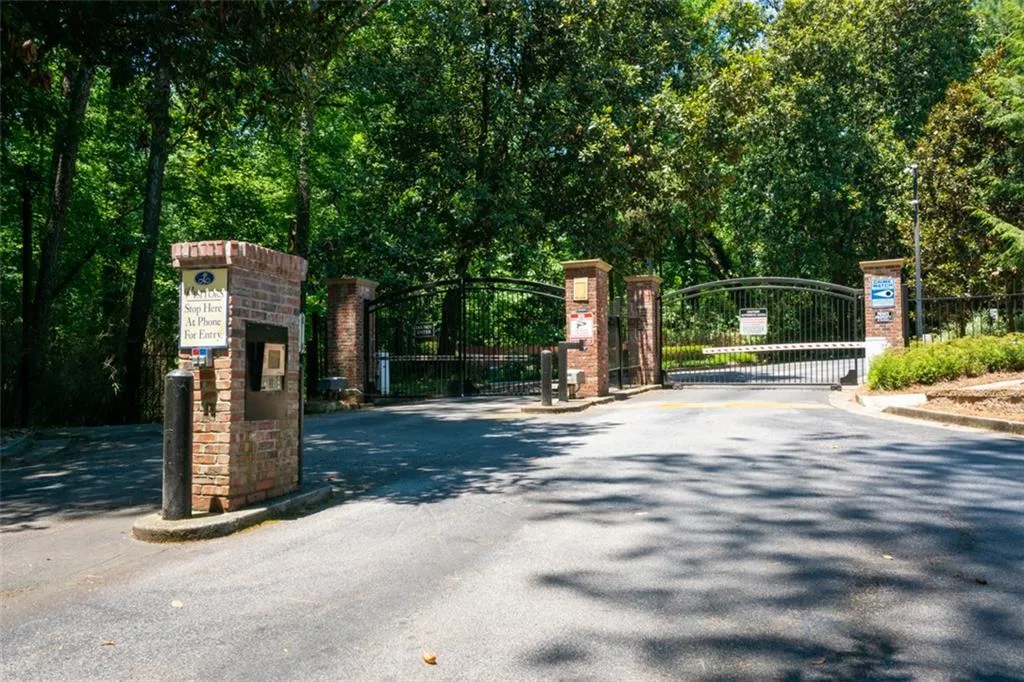 6818 Glenridge Drive Unit D, Sandy Springs, Georgia 30328, 1 Bedroom Bedrooms, ,1 BathroomBathrooms,Residential,Sold,6818 Glenridge Drive Unit D,7071899